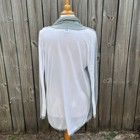 Armani Collezioni gray and white sweater, size 8 - Picture 3 of 5